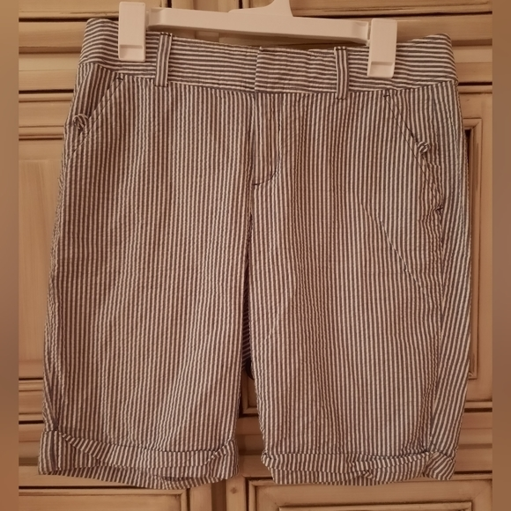 Banana Republic Blue White Seersucker Shorts Size 8 MARTIN FIT‎